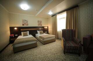 Отель Onyx Hotel Bishkek Бишкек Просторный двухместный номер с 2 отдельными кроватями-5